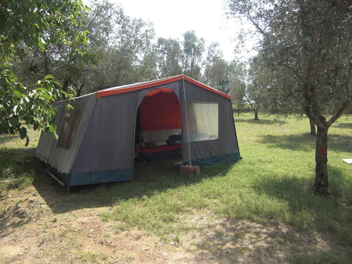 Camping Terreno-Ro-Bi-Li Hotel Cutrofiano Eksteriør billede